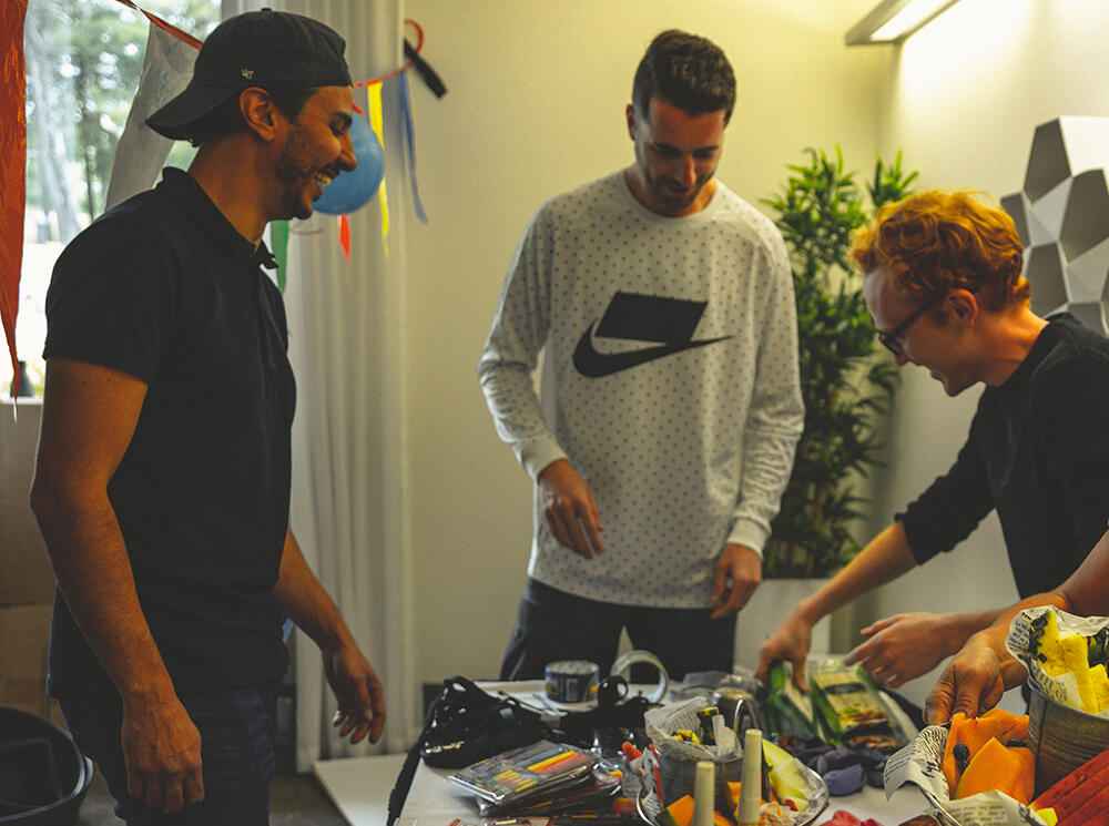 gurus-company-team-building